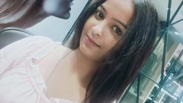 sunita gajwaka call girl selfe